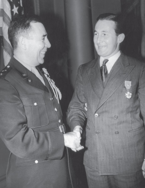 US Major General Clayton Bissel congratulates Captain Roy Farran after presenting him with the Legion of Merit. 