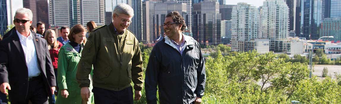 Former Prime Minister Stephen Harper walking with Naheed Nenshi during the 2013 flood
